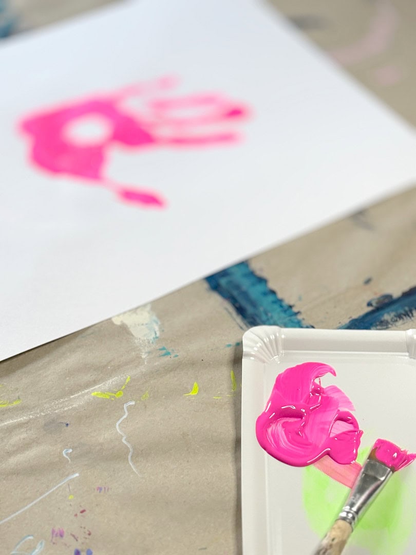 Magenta Handabdruck auf Papier